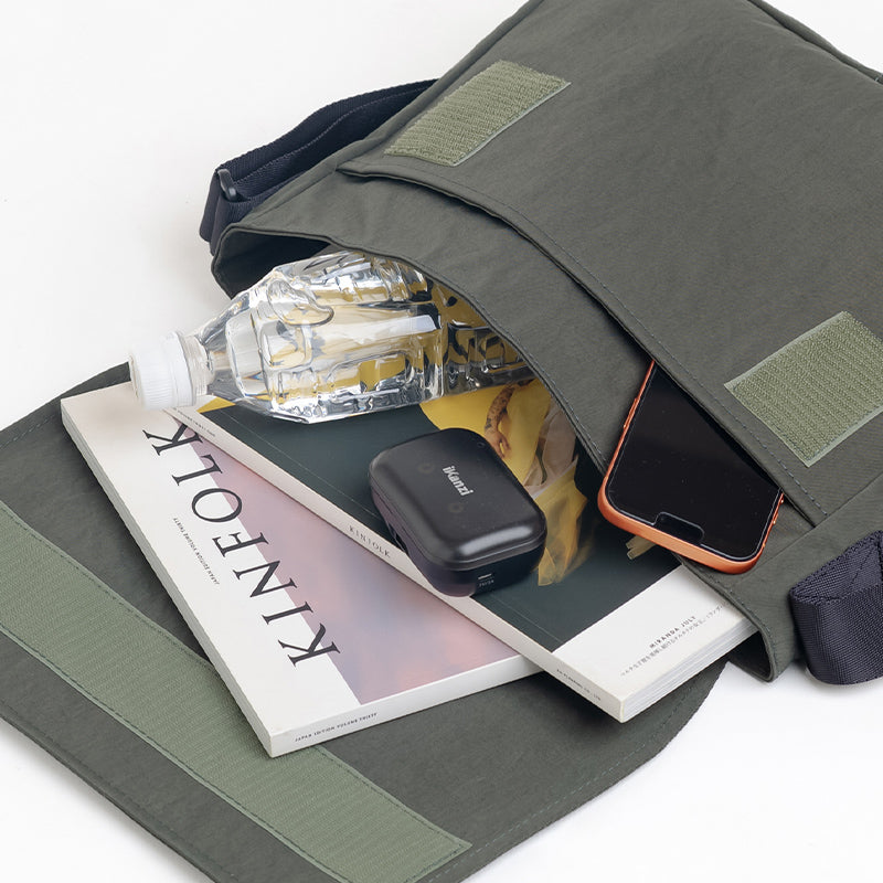 コンブ A4かぶせショルダーバッグ