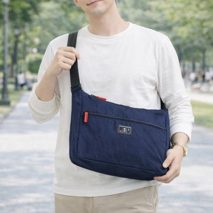 コンブ　メッセンジャーバッグ