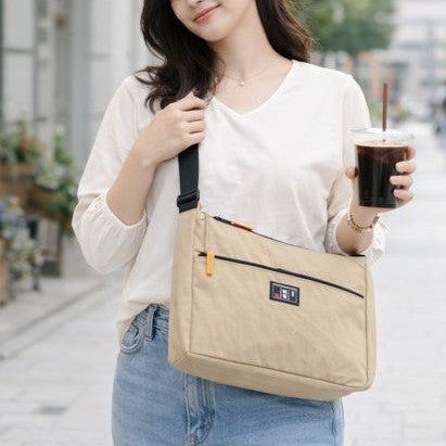 コンブ　メッセンジャーバッグ