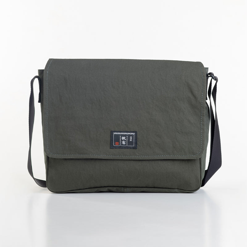 コンブ　A4かぶせショルダーバッグ