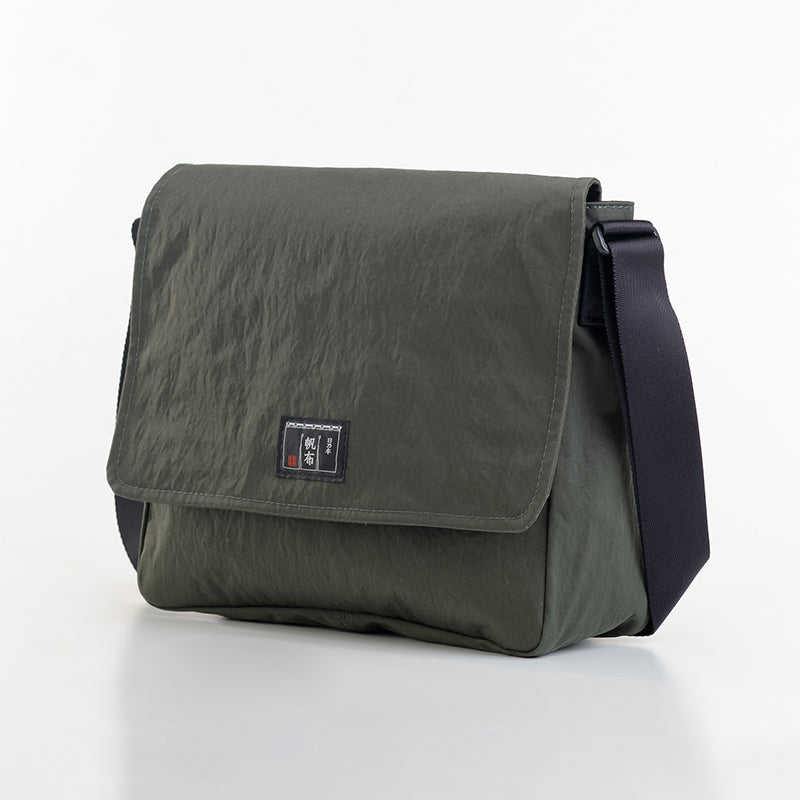 コンブ　A4かぶせショルダーバッグ