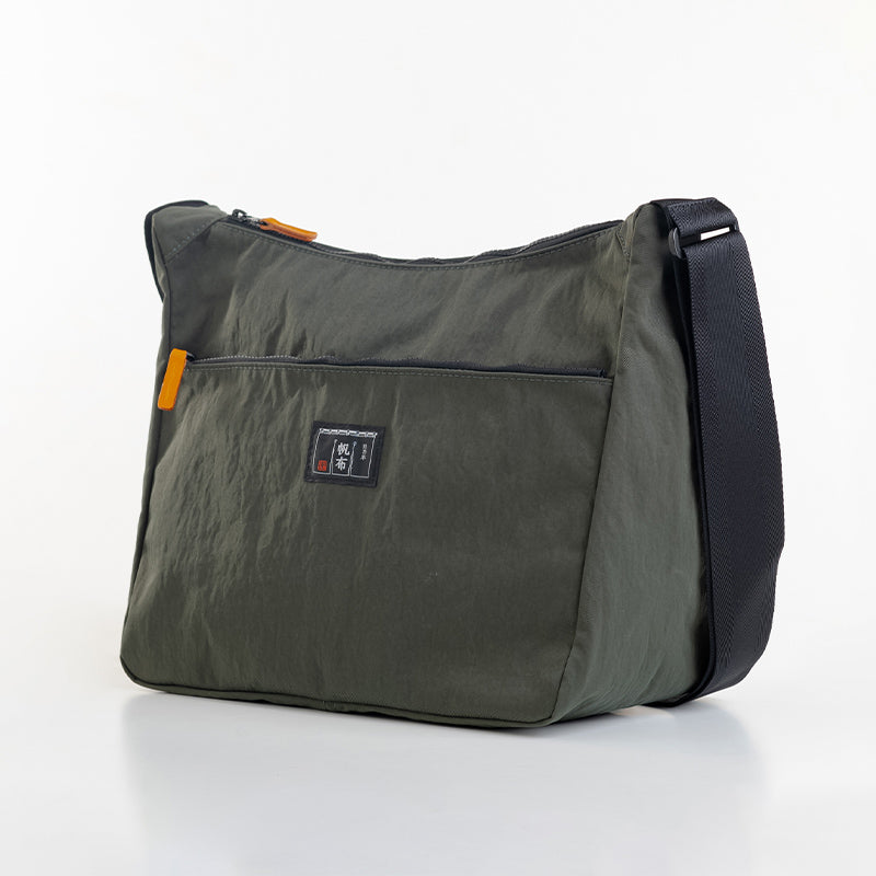 コンブ　メッセンジャーバッグ