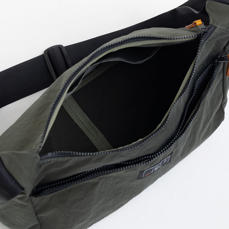 コンブ　メッセンジャーバッグ