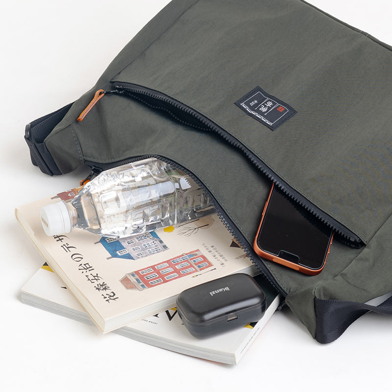 コンブ　メッセンジャーバッグ